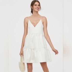 H&M knee-length dress in cream sz 0